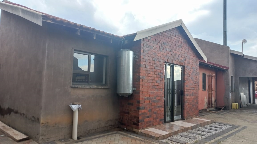 To Let 4 Bedroom Property for Rent in Blomanda Free State